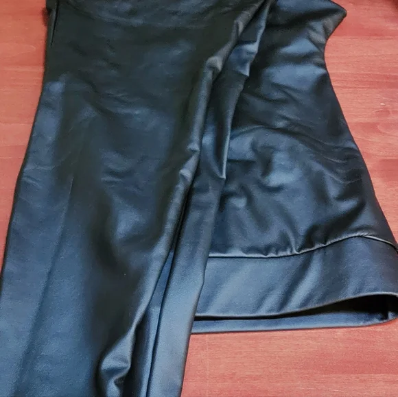 Torrid Faux leather full-length leggings NWOT - Picture 2 of 5